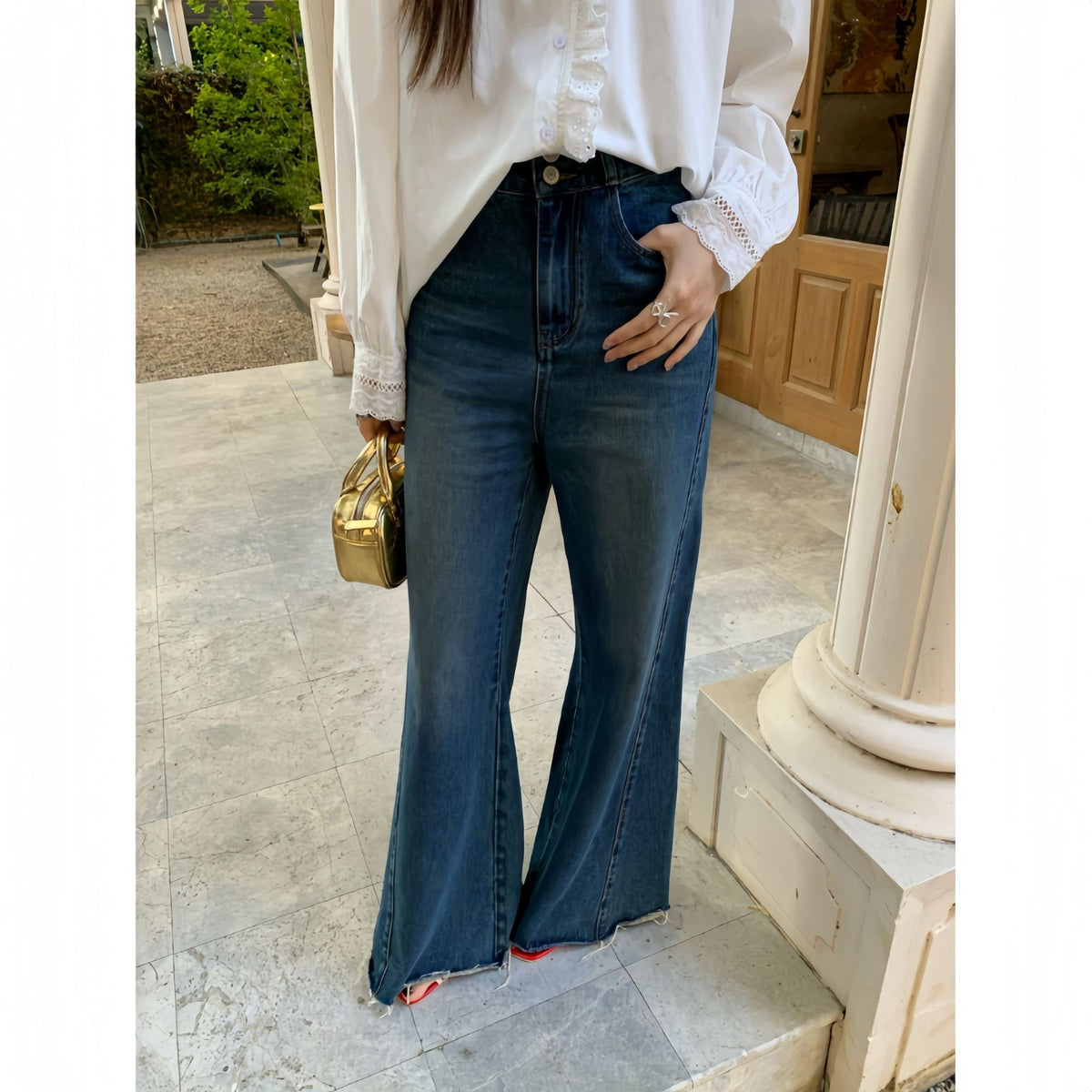 Jeans leggermente svasati a vita alta