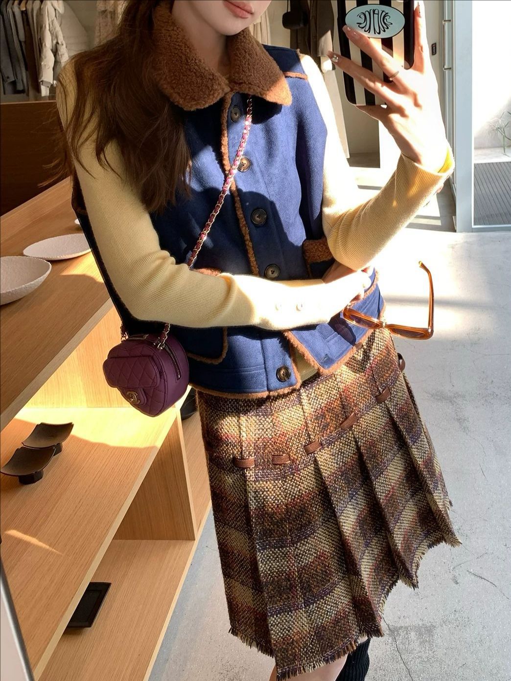 Gonna a quadri marroni con pieghe — Quadri marroni