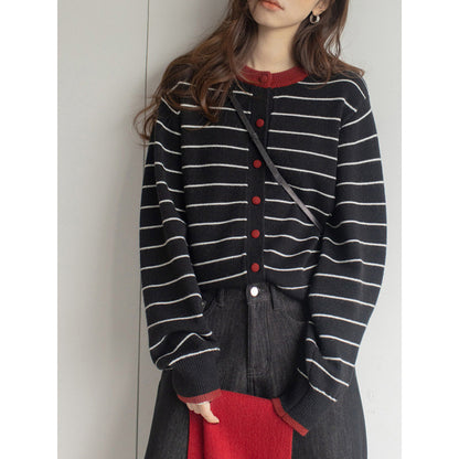 Cardigan a righe con bordi a contrasto
