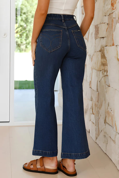Jeans con tasche e chiusura a bottone