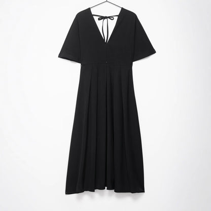 Abito midi nero con scollo a V