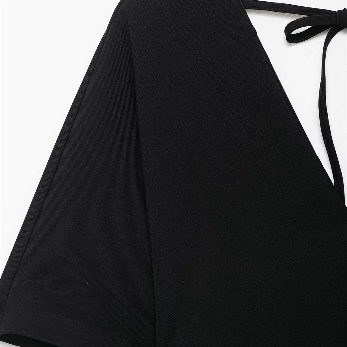 Abito midi nero con scollo a V