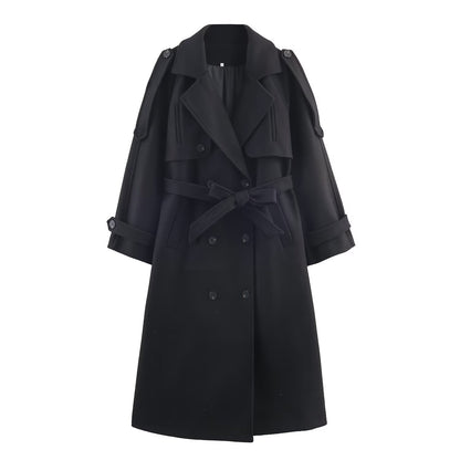 Cappotto lungo con cintura e ampi revers