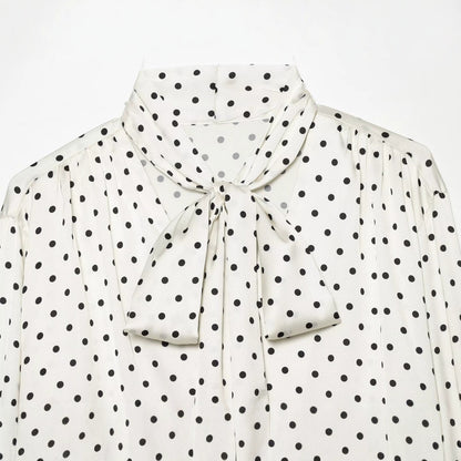 Camicia bianca a pois con fiocco al collo