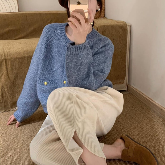 Cardigan con tasche e bottoni dorati
