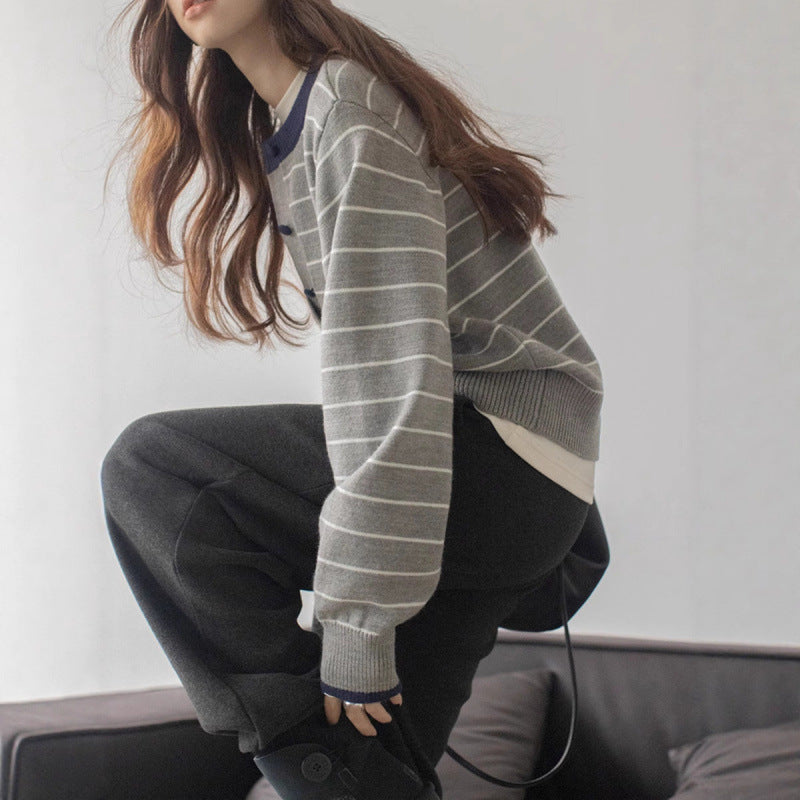 Cardigan a righe con bordi a contrasto
