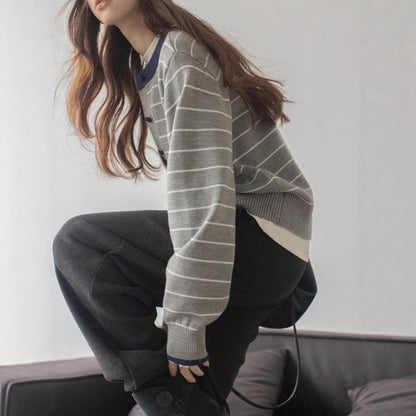 Cardigan a righe con bordi a contrasto