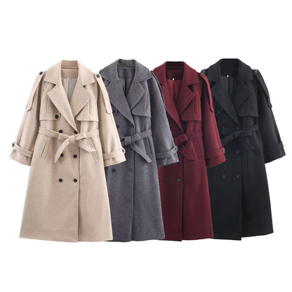 Cappotto lungo con cintura e ampi revers