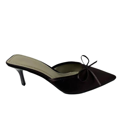 Mules marroni effetto satinato con fiocco