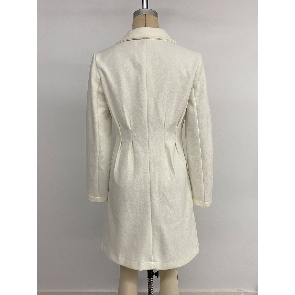 Cappotto beige doppiopetto con revers