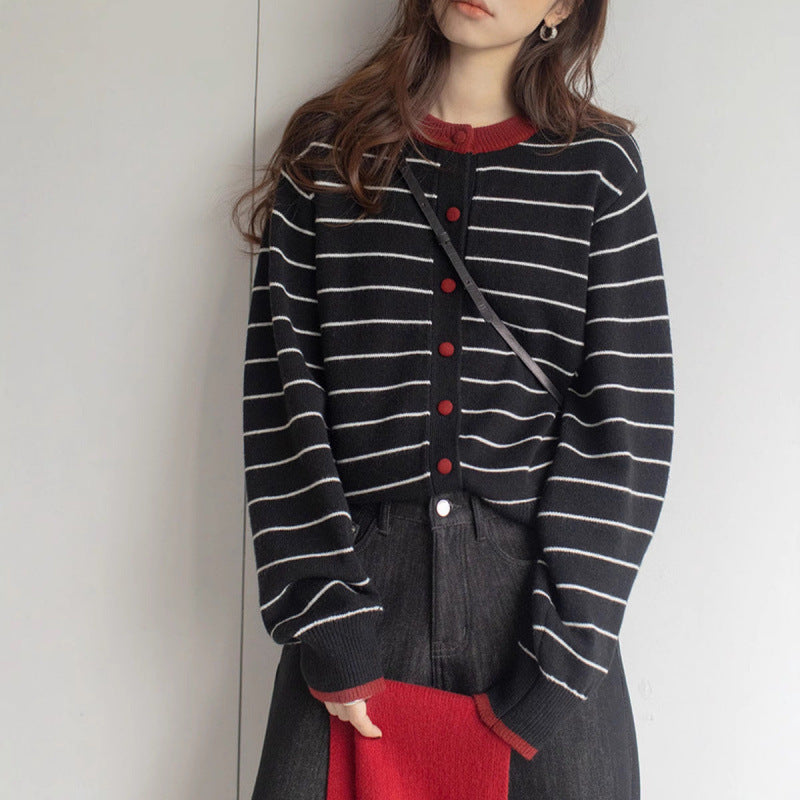 Cardigan a righe con bordi a contrasto