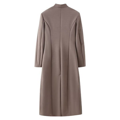 Cappotto lungo doppiopetto con revers e tasche