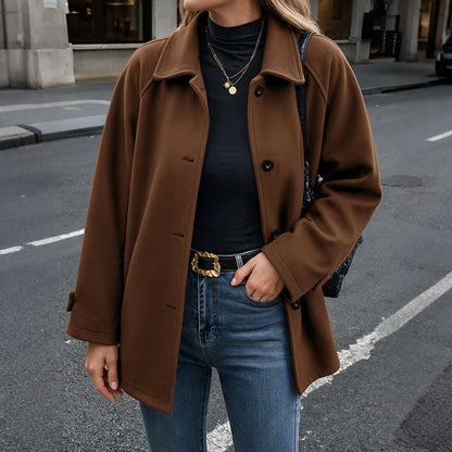 Cappotto marrone con colletto e tasche
