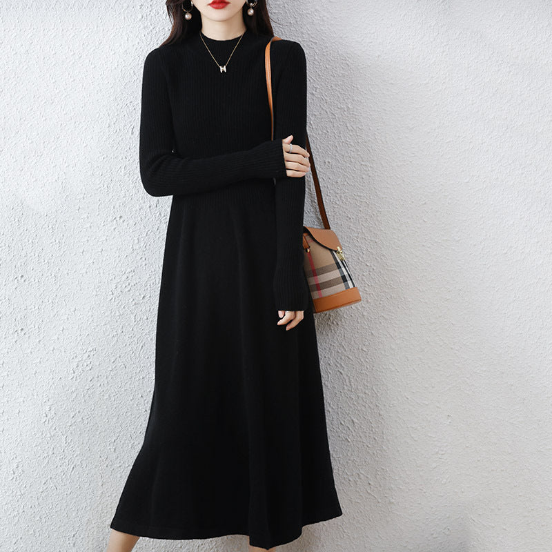 Abito midi in maglia con collo alto