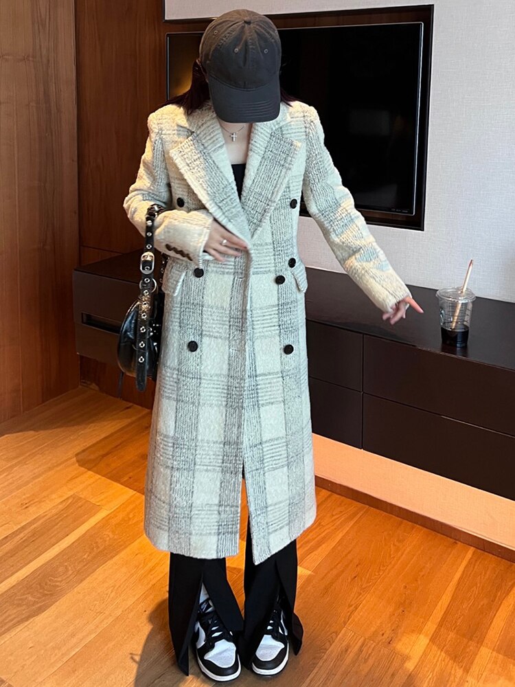 Cappotto lungo a quadri con bottoni a contrasto