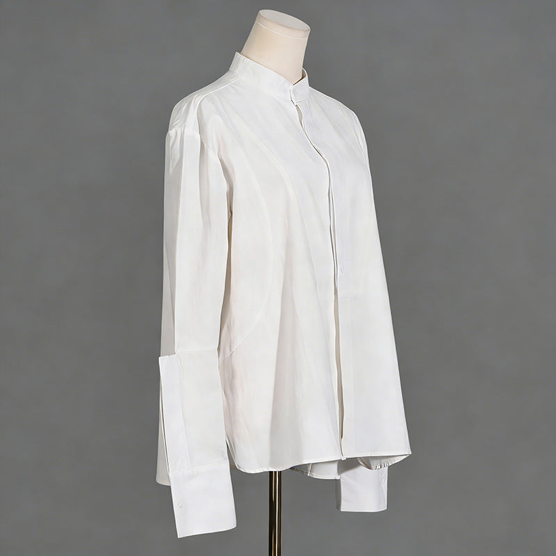 Camicia bianca a maniche lunghe dal taglio ampio