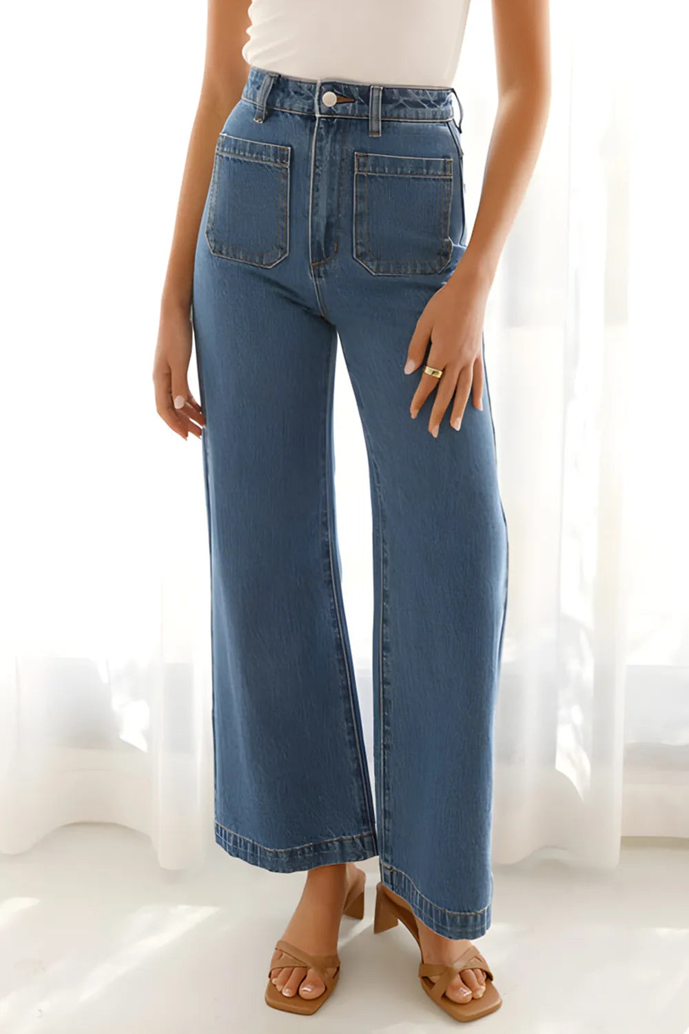 Jeans con tasche e chiusura a bottone