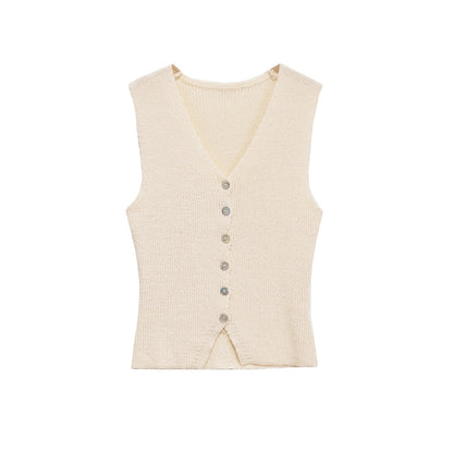 Gilet beige in maglia a coste con piccoli bottoni