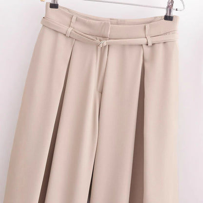 Pantaloni beige con cintura sottile e pieghe