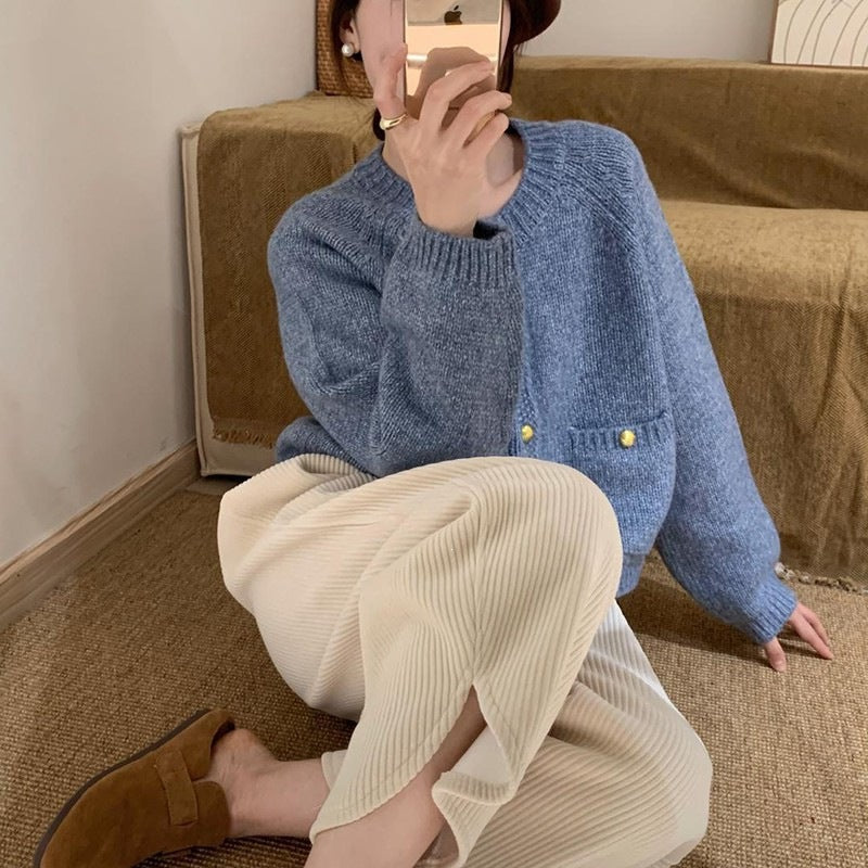 Cardigan con tasche e bottoni dorati