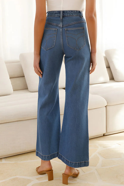 Jeans con tasche e chiusura a bottone