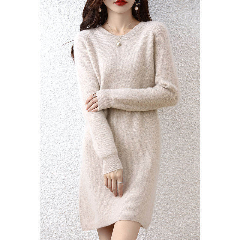 Abito in maglia girocollo dalla linea morbida