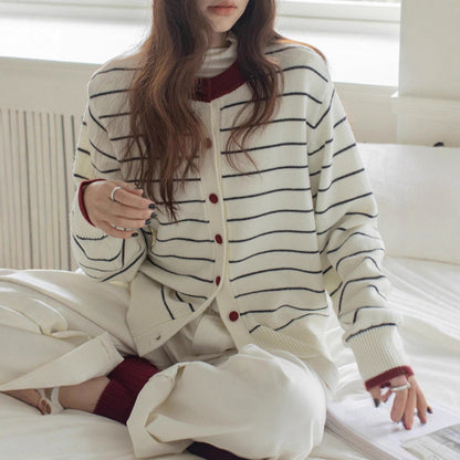 Cardigan a righe con bordi a contrasto
