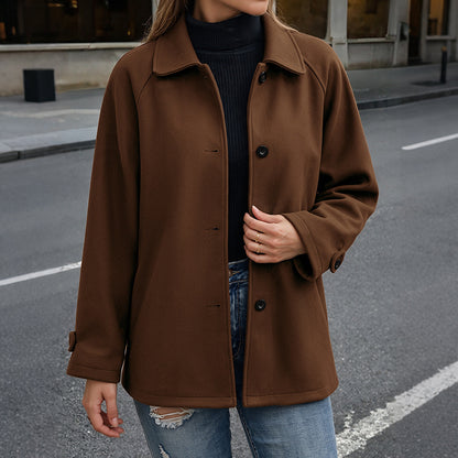 Cappotto marrone con colletto e tasche