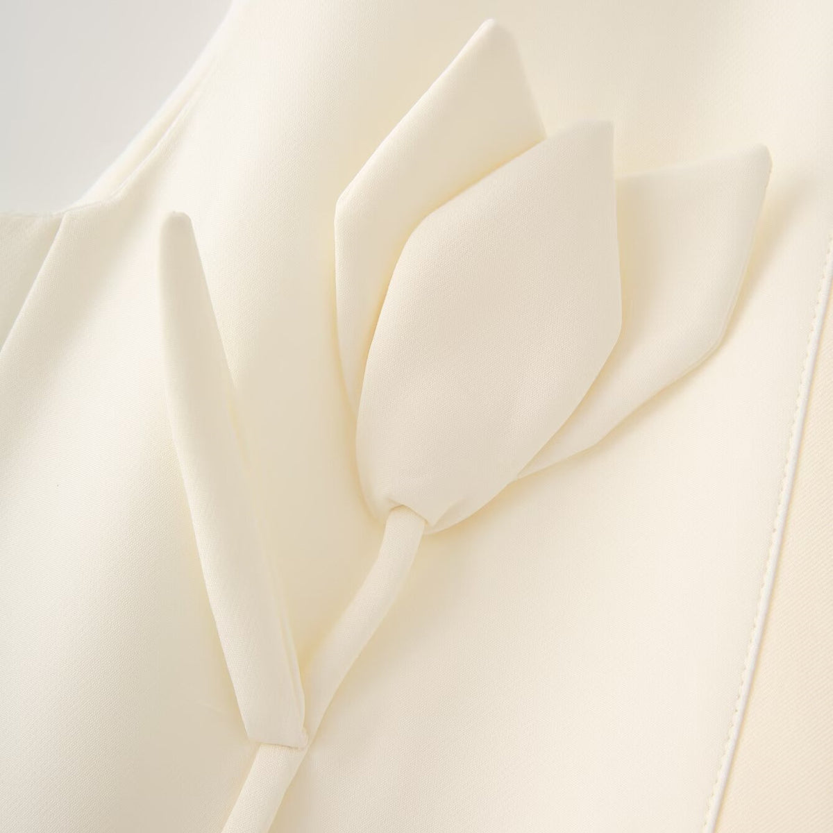 Gilet avorio lungo con bottone e tasche