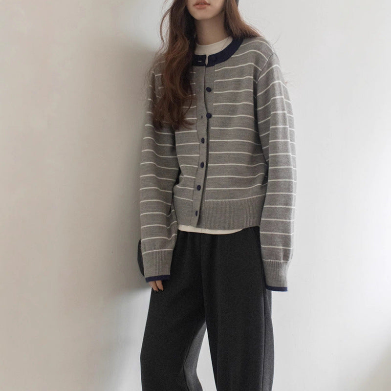 Cardigan a righe con bordi a contrasto