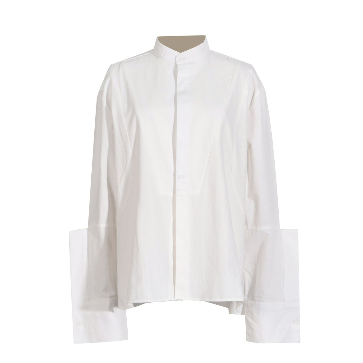 Camicia bianca a maniche lunghe dal taglio ampio