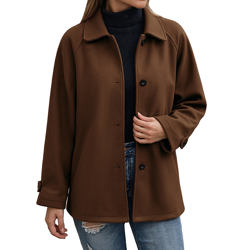 Cappotto marrone con colletto e tasche