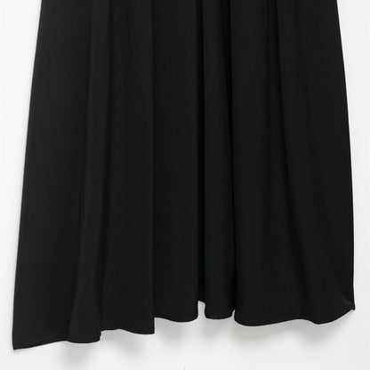 Abito midi nero con scollo a V