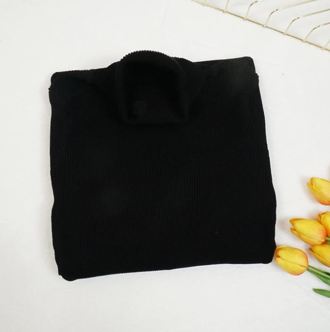 Abito aderente in maglia a collo alto