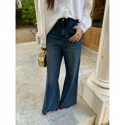 Jeans leggermente svasati a vita alta