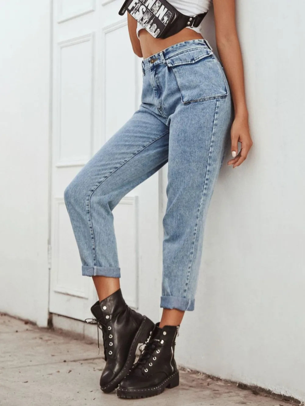 Jeans dritti a vita alta — dettaglio e colore 1